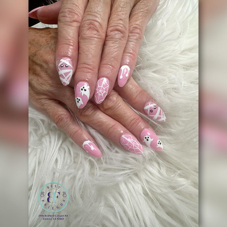 Minimalist nail design